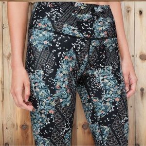 Lululemon Wunder Under Hi-Rise ‎ Assemblage Alpine White Multi
